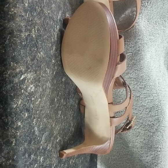 Marc Fisher size 10 heels - Picture 3 of 5